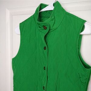 $ TALBOTS GREEN quilted front snap button close designed vest. Size XS